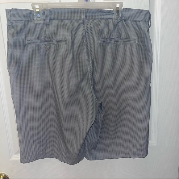 PGA TOUR Men's Gray Checkered Shorts-b198 - Picture 2 of 2